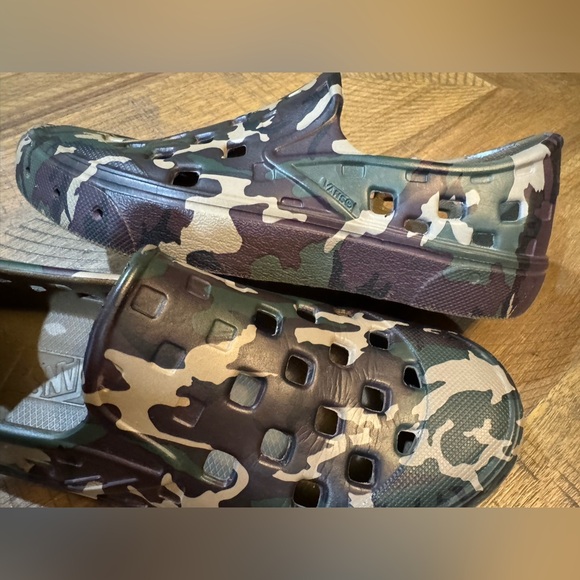 Vans Lightweight Camouflage Slip-On Shoes - Picture 6 of 14